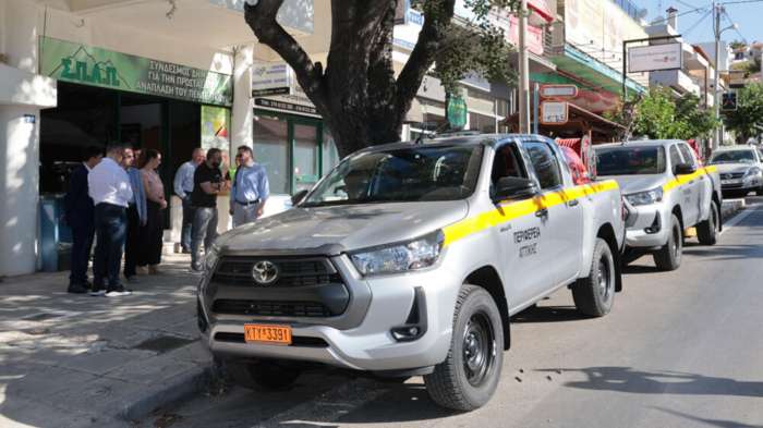 Πιάνουν δουλειά δύο νέα πυροσβεστικά Toyota Hilux!